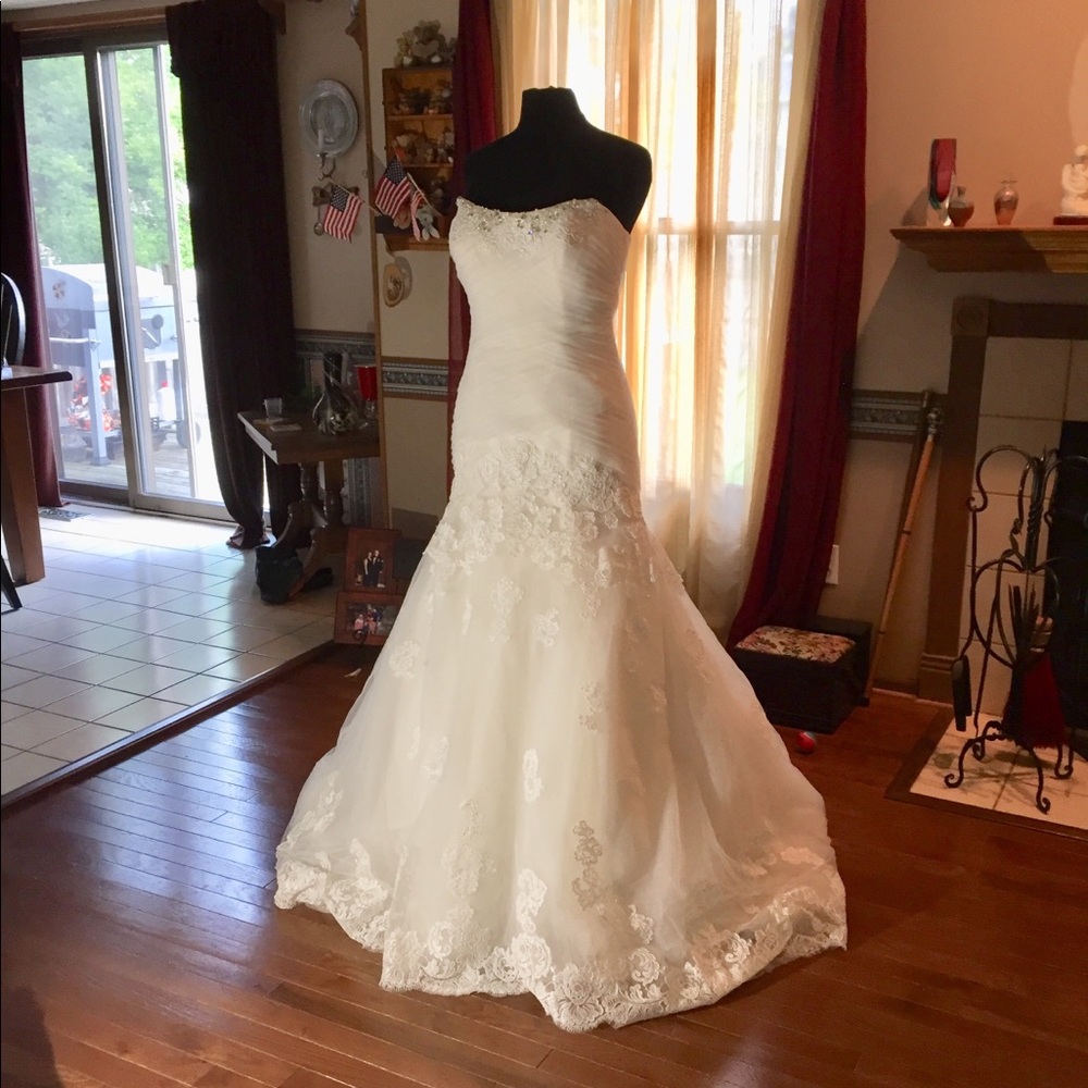 Sophia Tolli Style Y21369 Size 10 Ivory